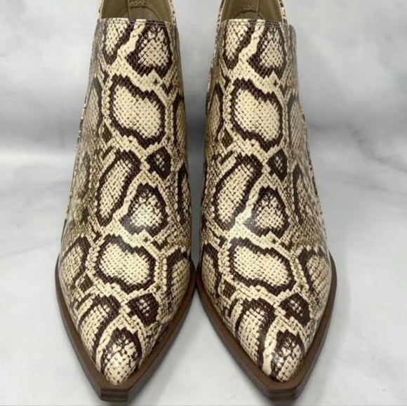 NWOT! Vince Camuto Leather ankle boots 9.5US - Picture 3 of 10